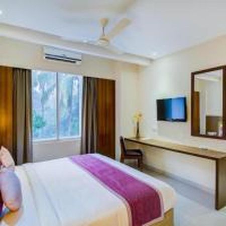 Jk Residency Kelakam Hotel Exterior photo