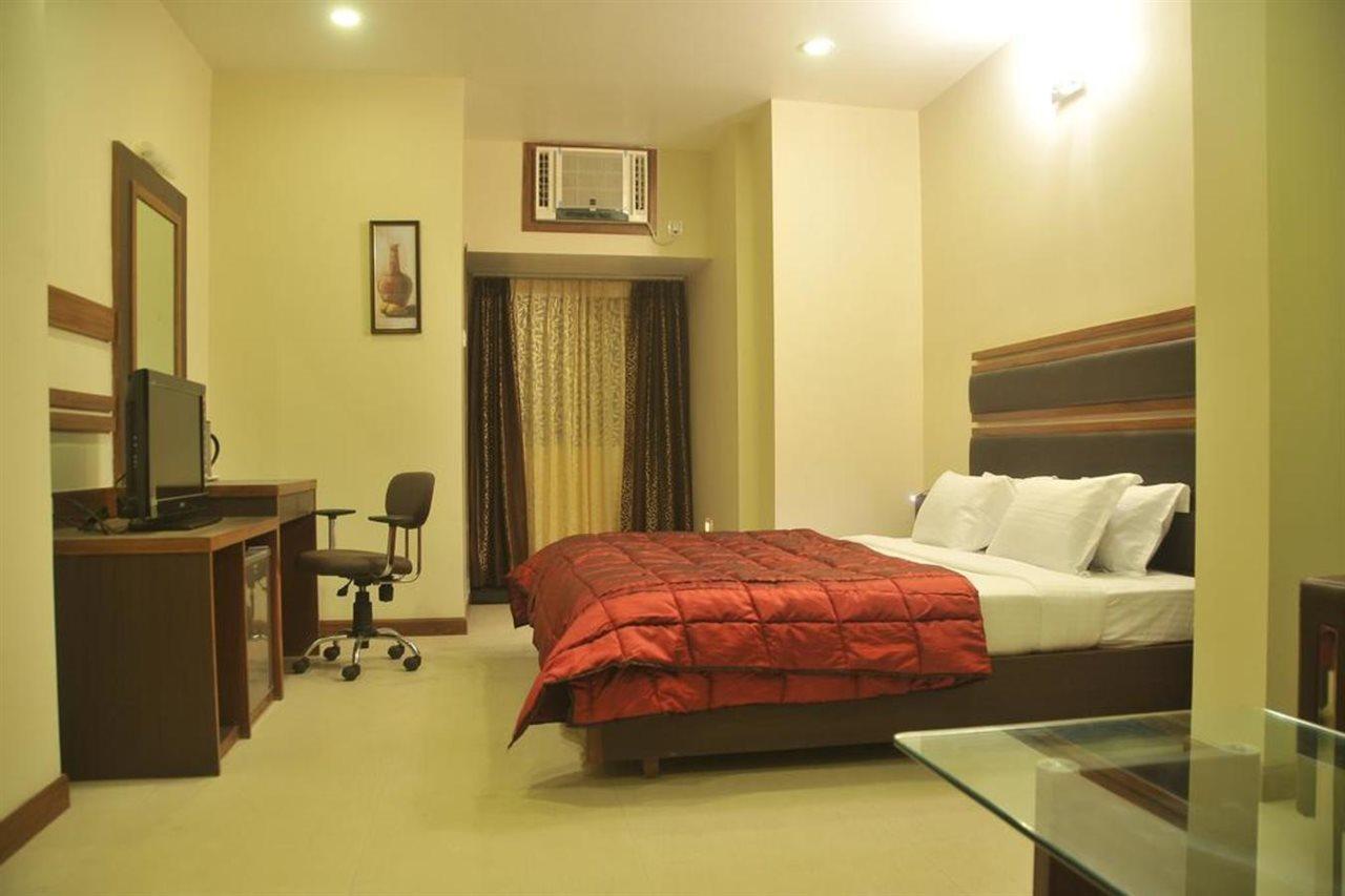 Jk Residency Kelakam Hotel Exterior photo