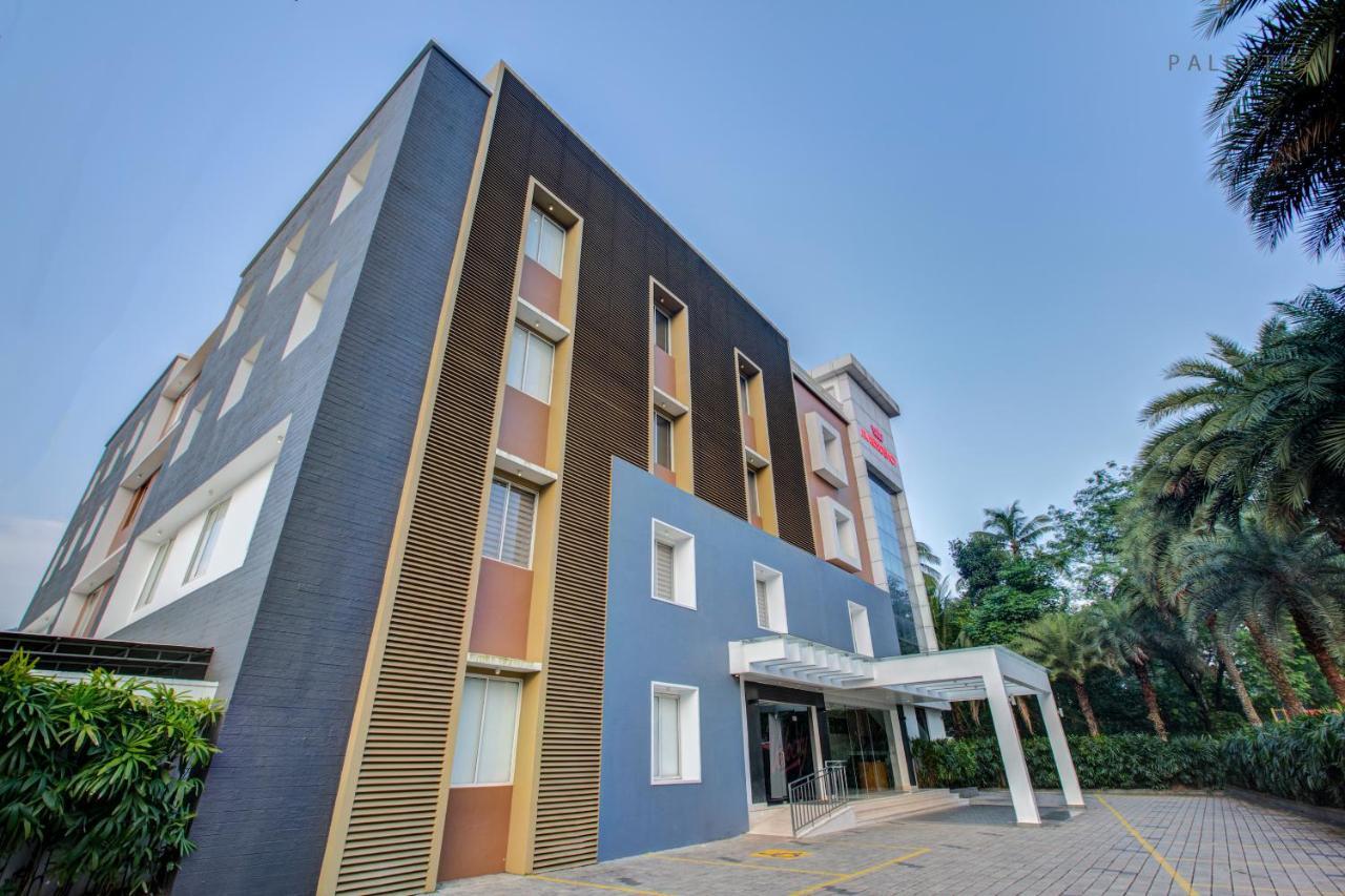 Jk Residency Kelakam Hotel Exterior photo